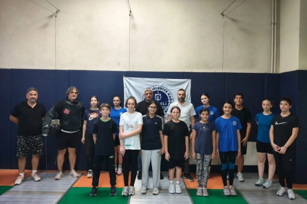 Başkanımız Eskrimcilerimizi Antrenmanlarını Ziyaret Etti