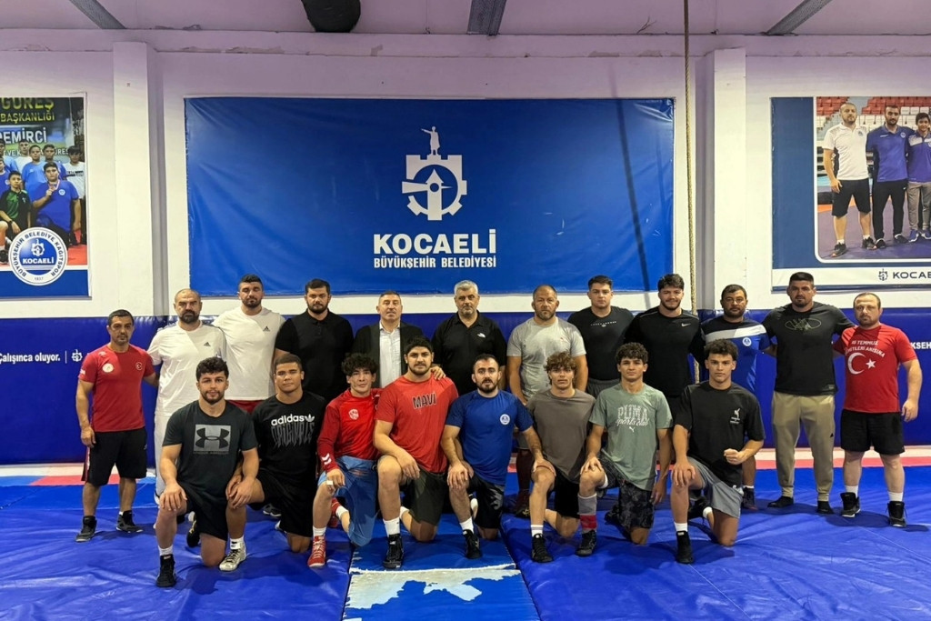 Başkanımız Güreşçilerimiz Antrenmanda Ziyaret Etti