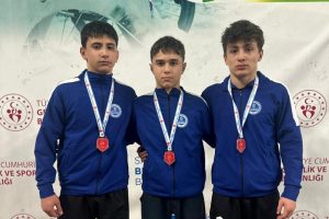Genç Güreşçilerimiz Kürsüde Yer Aldı