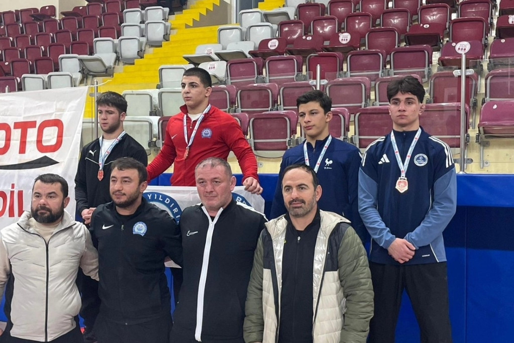 Güreşçilerimiz Isparta'da Şampiyon