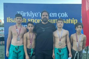 Güreşçilerimiz İstanbul'dan Madalyalar İle Döndü