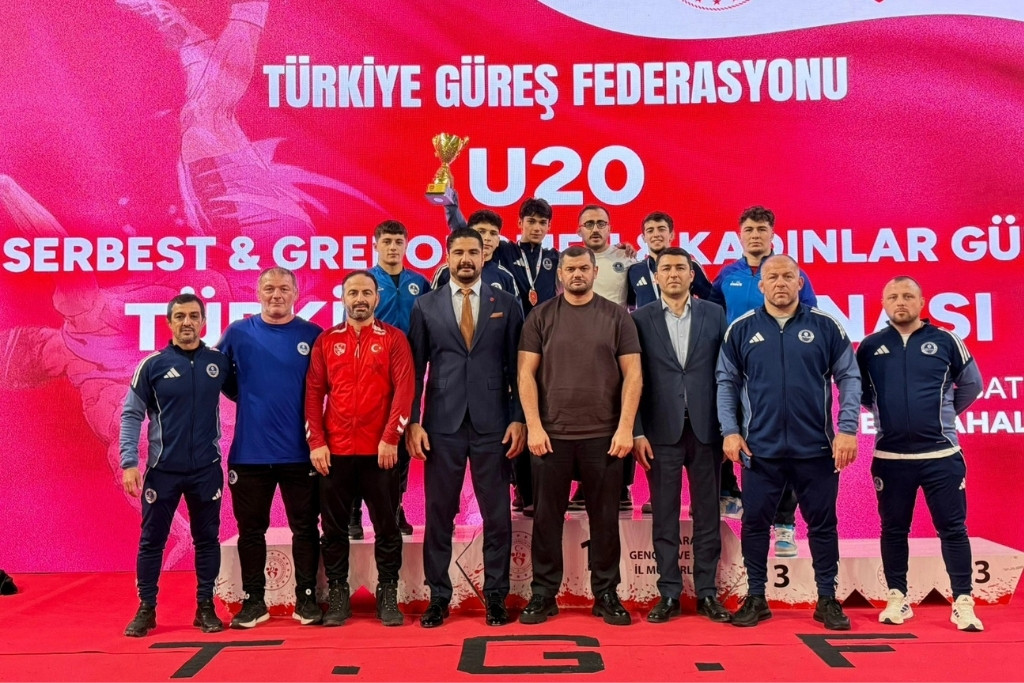 Güreşçilerimiz Kürsüde Yer Aldı