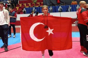 Hümeyra Bükreş'te 3.