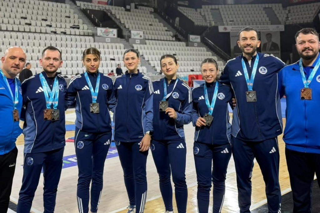 İşitme Engelli sporcularımız Kürsüde