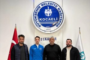 Uday Atina'da Sahneye Çıkıyor